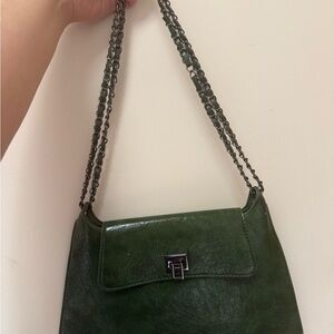 Sophisticated Green Shoulder Bag with Chain Strap